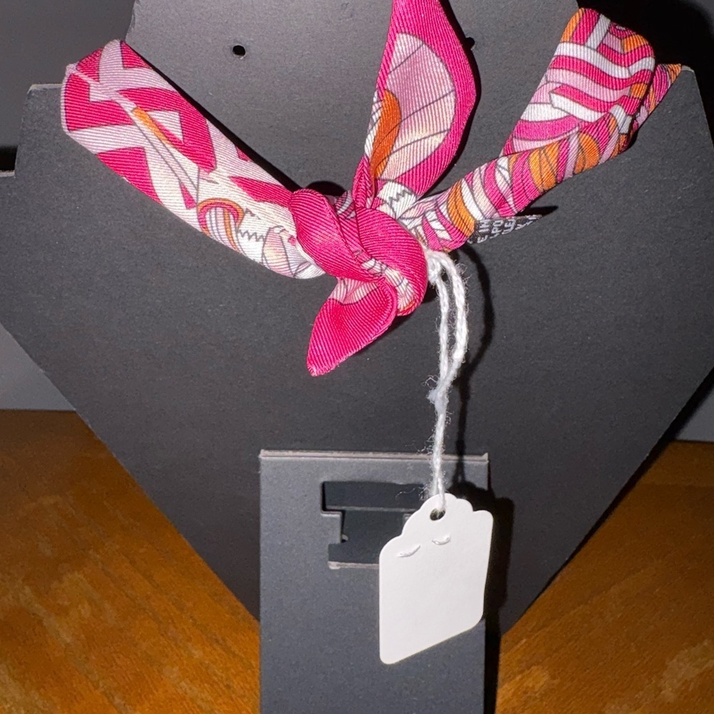 Gemelli Heart Pendant Necklace with Pink Scarf - Picture 2 of 4